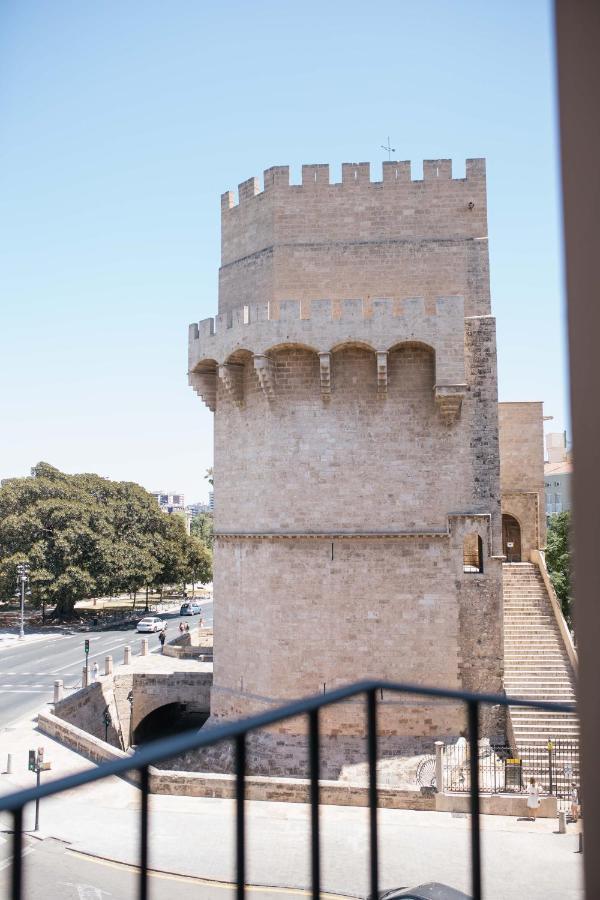 Myr Puerta Serranos Hotel Valencia Exterior photo